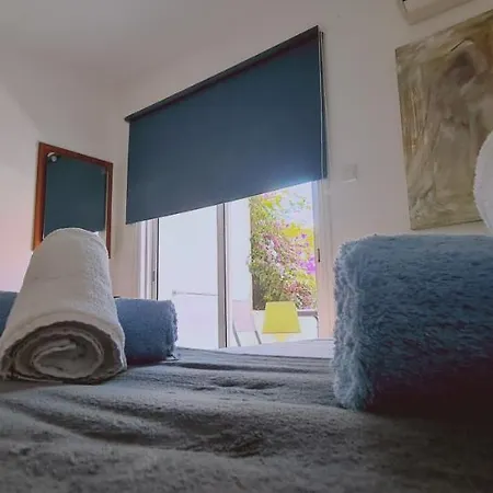 Ha.de.co. Apts Apartman